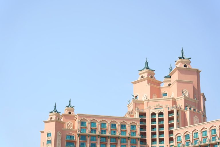 What to Expect When Visiting a Luxury Casino Hotel
